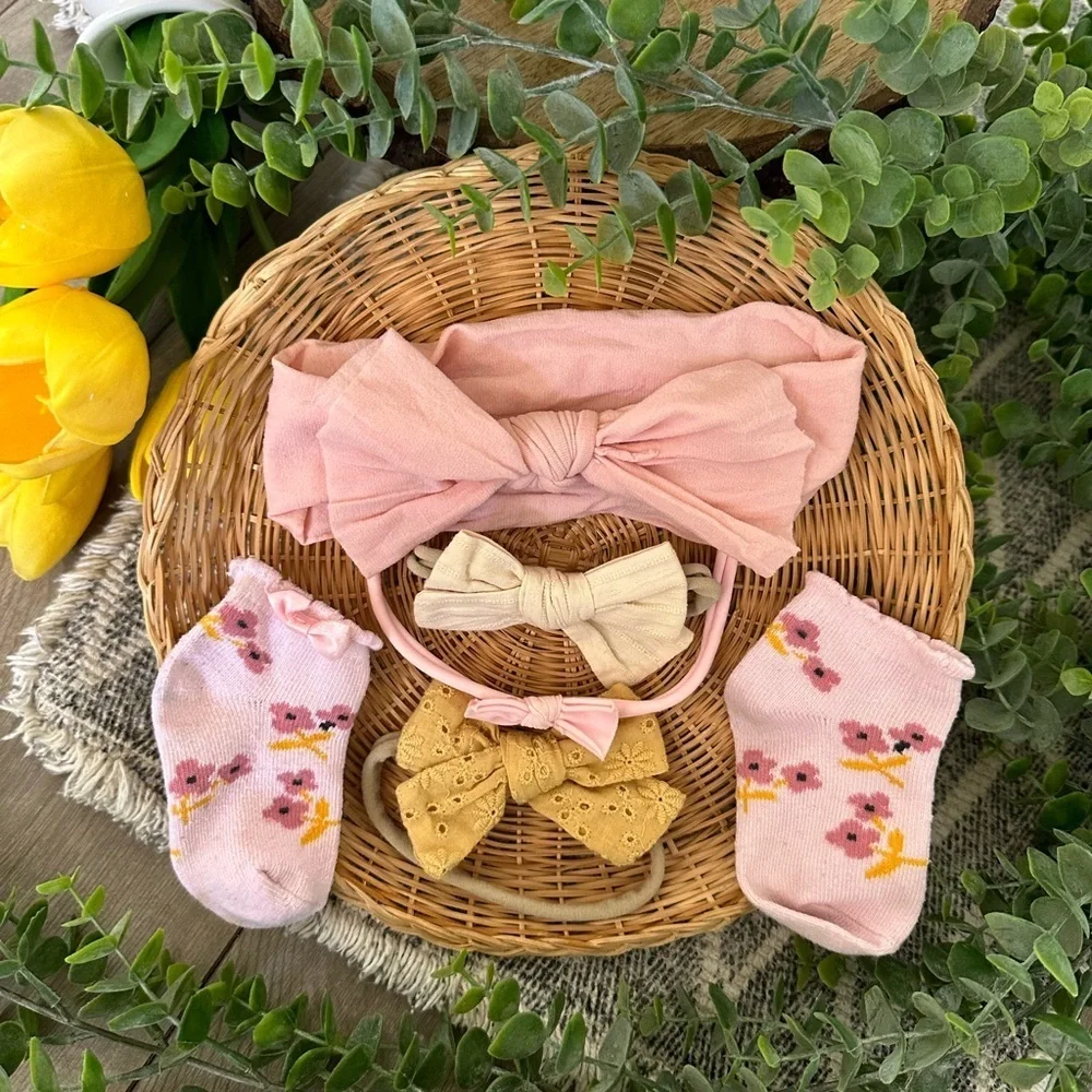 Baby girl floral ankle socks & 4 matching girly hairpieces headband bows